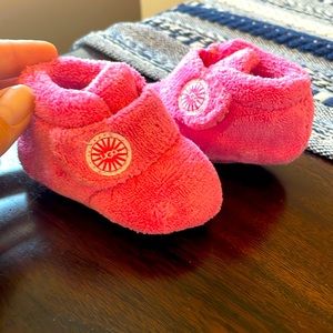 Size 0/1 pink Ugg, great condition.